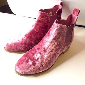 TOMS PINK VELVET BOOTIES